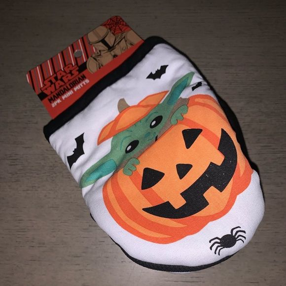 Two Piece Baby Yoda Pumpkin Mini Oven Mitt Set - Picture 1 of 2